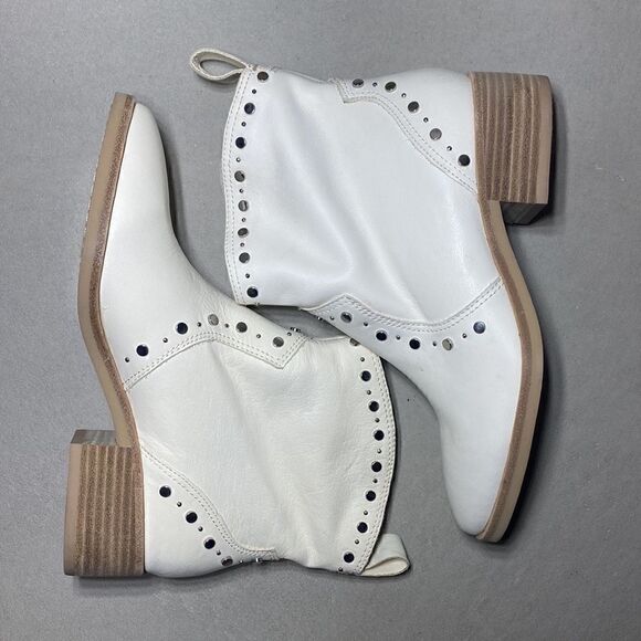 NWOB MSRP $150 Dolce Vita Tobin Studded Bootie Women's Size 7 - Picture 7 of 8